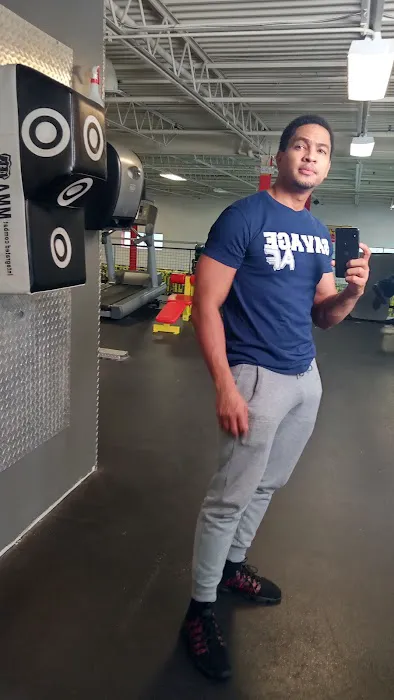 Retro Fitness Picture 8