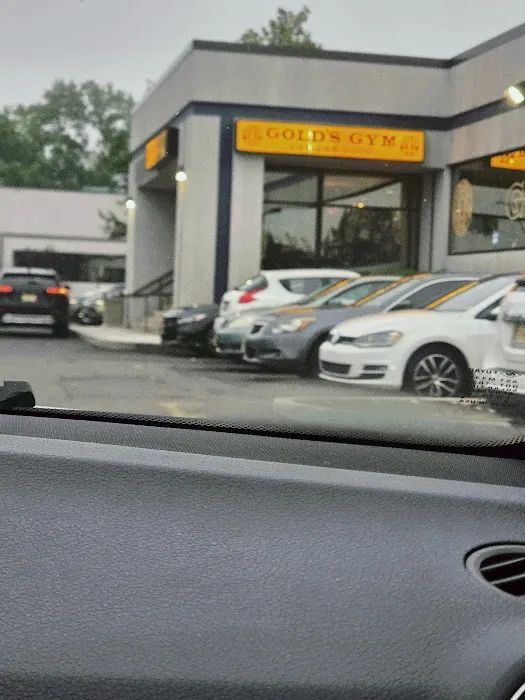 Gold's Gym Picture 2