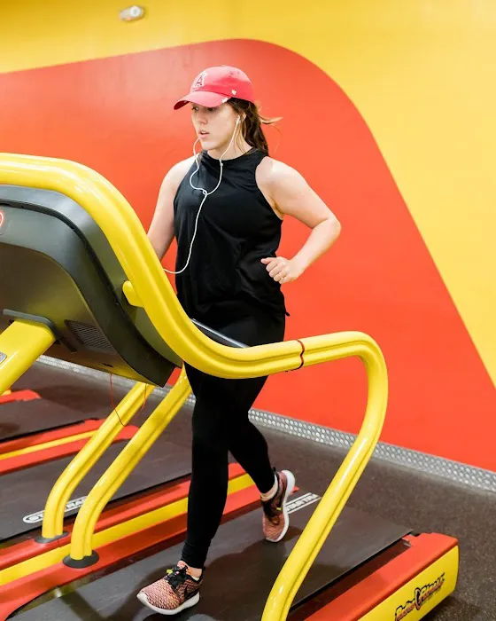 Retro Fitness Picture 2