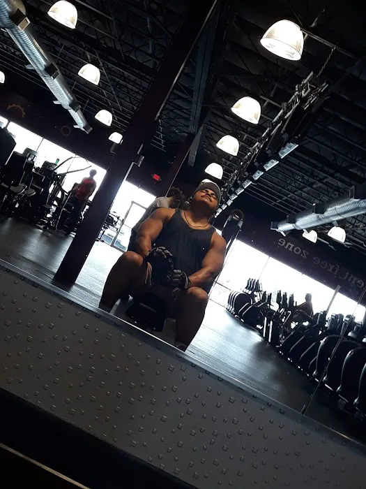 Planet Fitness Picture 10
