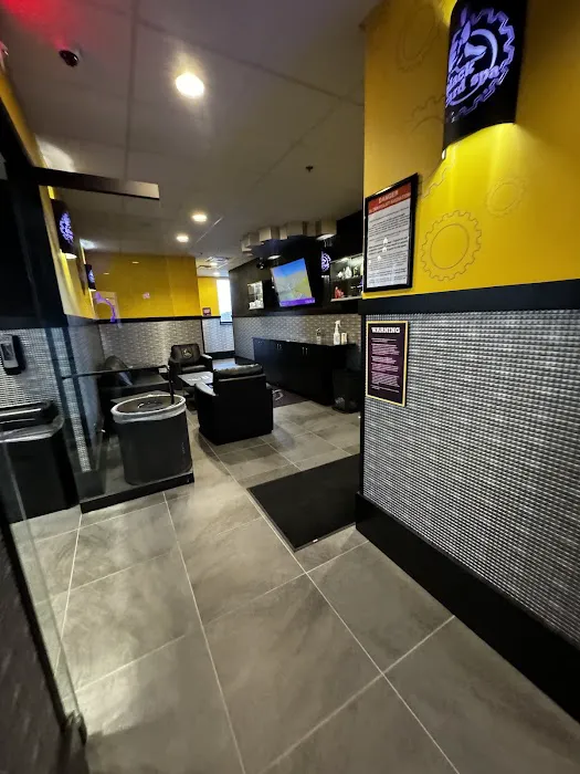 Planet Fitness Picture 6