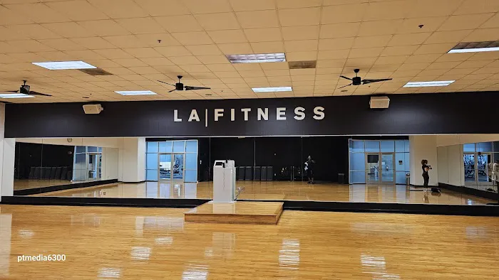 LA Fitness Picture 6