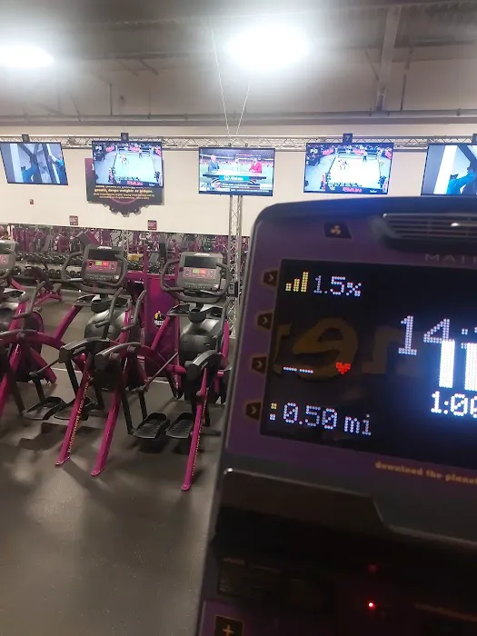 Planet Fitness Picture 10