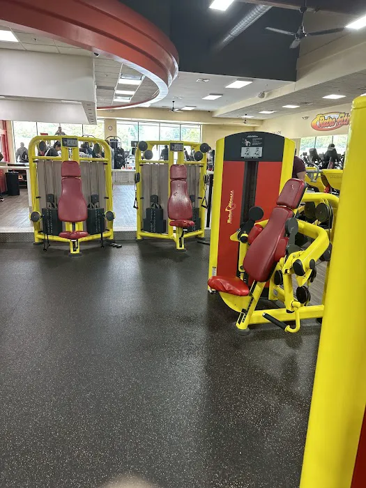 Retro Fitness Picture 4