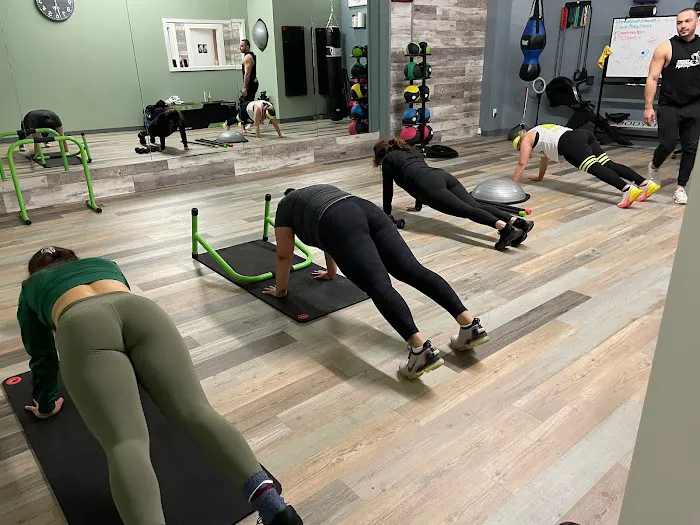 Premium Results Fitness Picture 7
