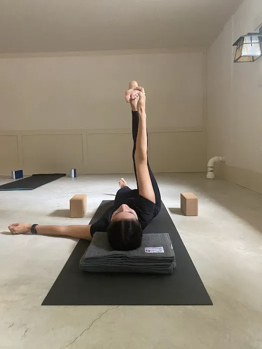 laura mcneill yoga Picture 3