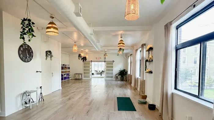 The Om Lounge Yoga & Wellness Picture 7