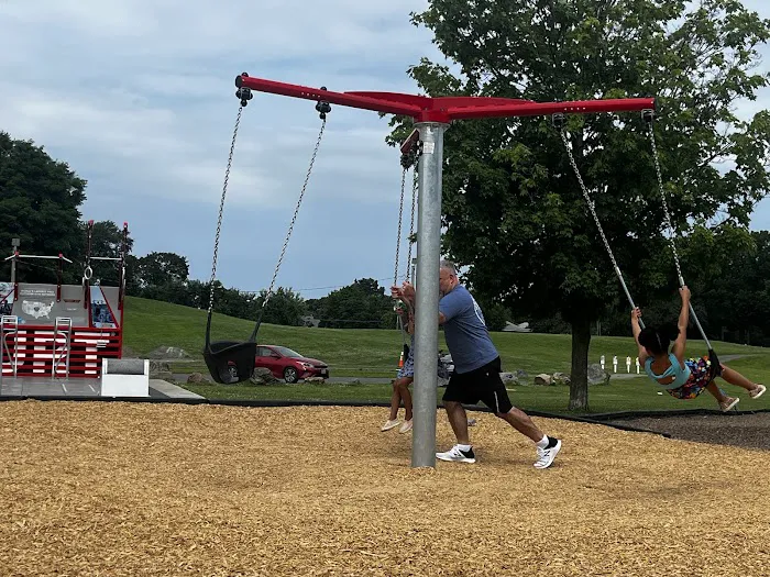 Fitness Court at Knickerbacker Park Picture 2