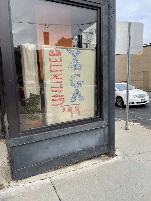 Earthbound Yogi Yoga Center Picture 4