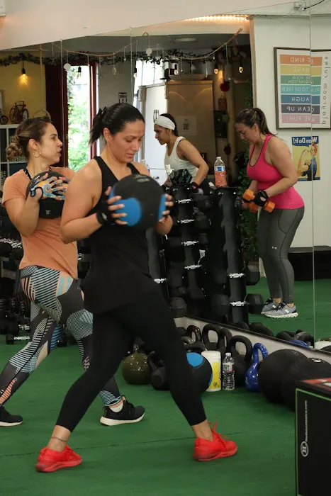 Super Mommy Fitness Picture 1