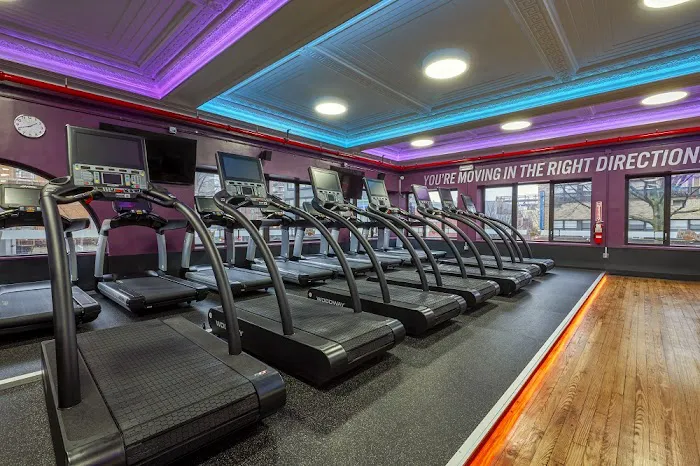Crunch Fitness - South Slope Picture 6