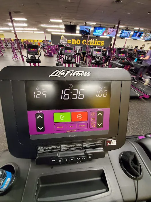 Planet Fitness Picture 10