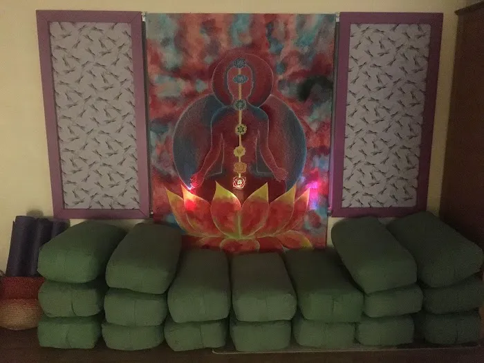 Pearl Dragonfly Yoga Picture 9