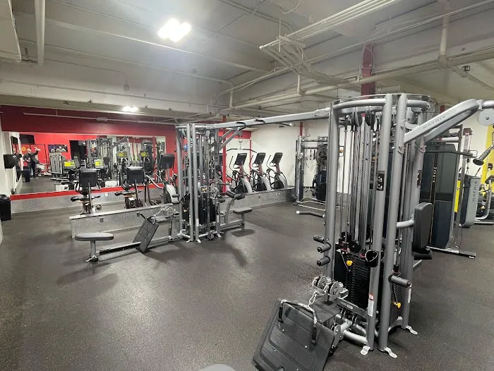 Retro Fitness Picture 7