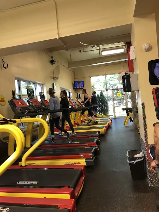 Retro Fitness Picture 5