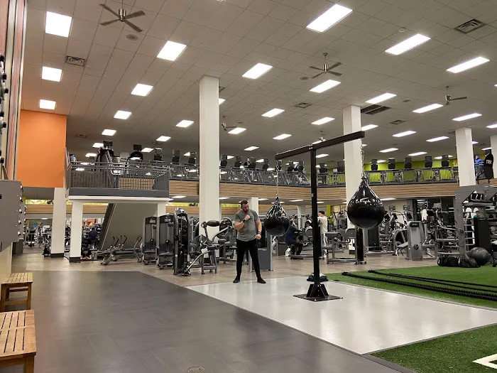 LA Fitness Picture 1