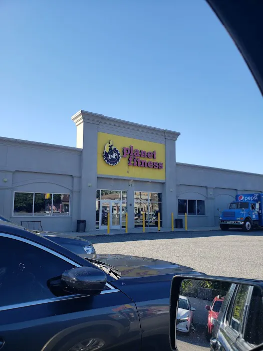 Planet Fitness Picture 3