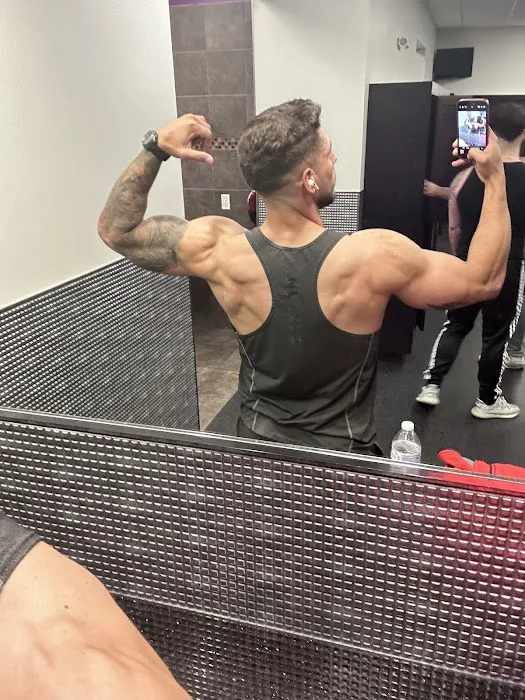 Planet Fitness Picture 10