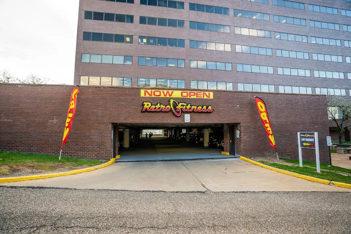 Retro Fitness Picture 1