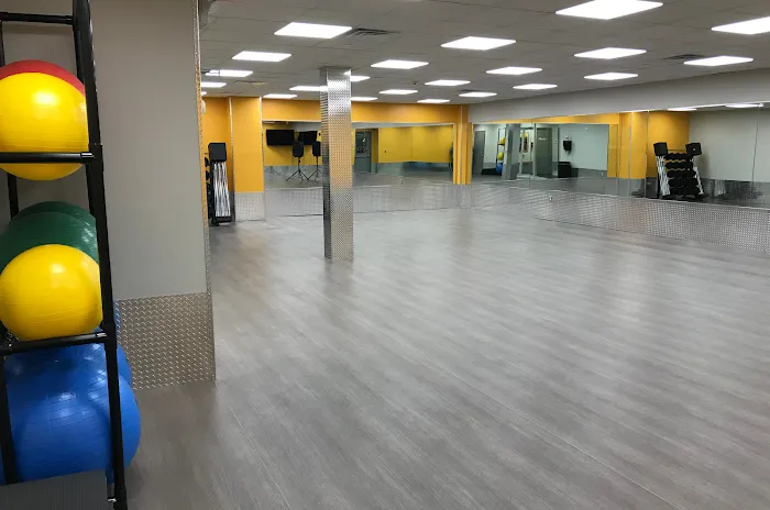 Retro Fitness Picture 7