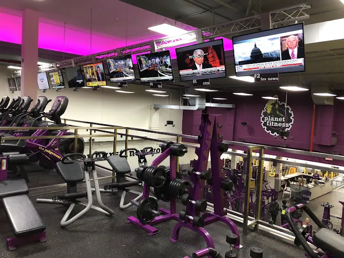 Planet Fitness Picture 7