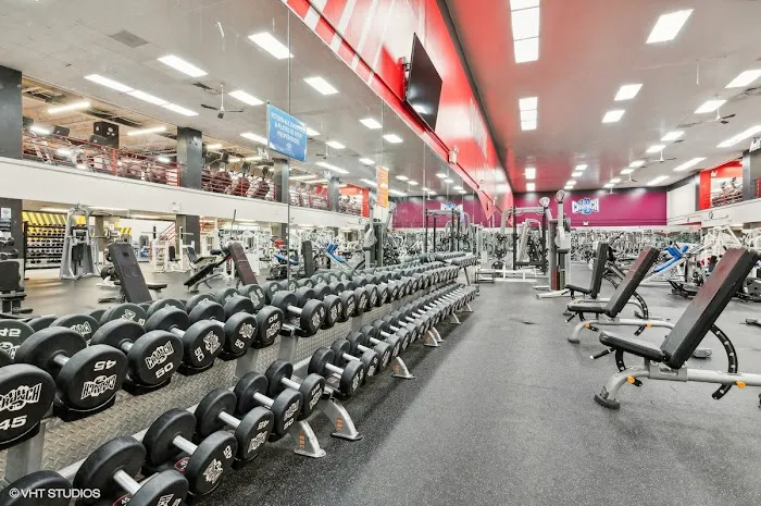 Crunch Fitness - Bensonhurst Picture 2