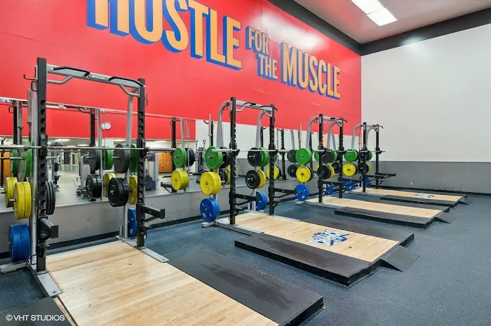 Crunch Fitness - Bensonhurst Picture 1