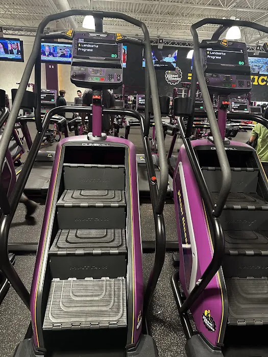 Planet Fitness Picture 9