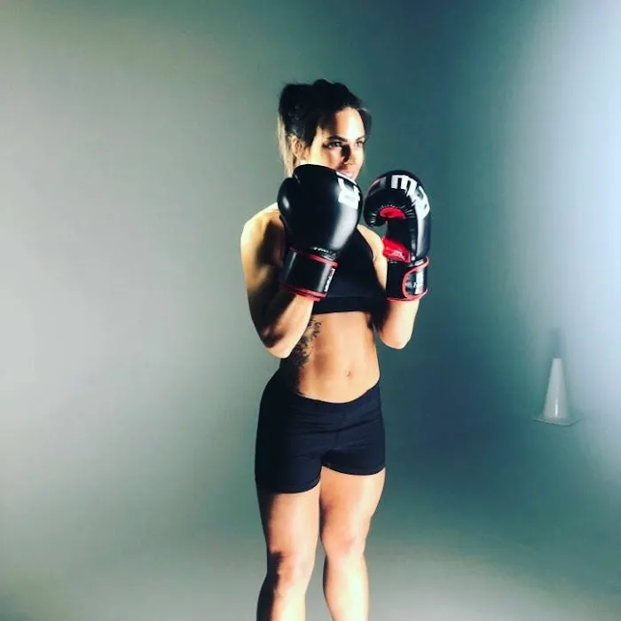 Level Red Boxing Picture 8