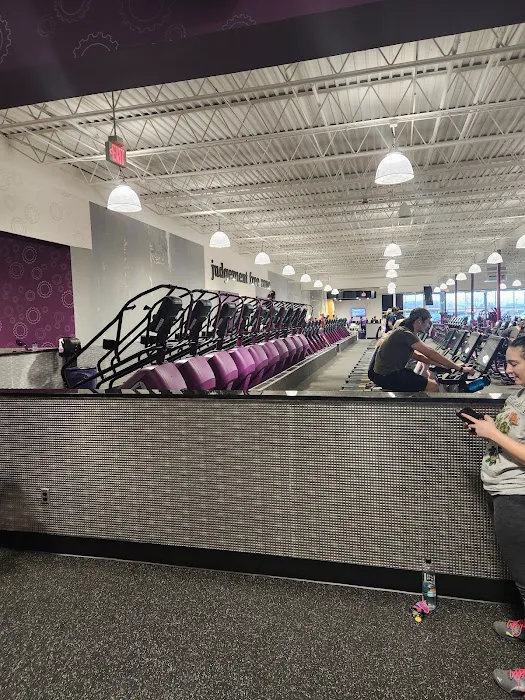 Planet Fitness Picture 8