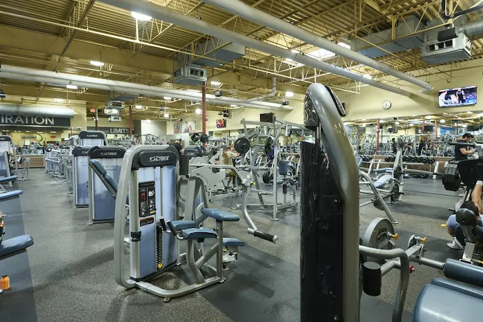 24 Hour Fitness Picture 9