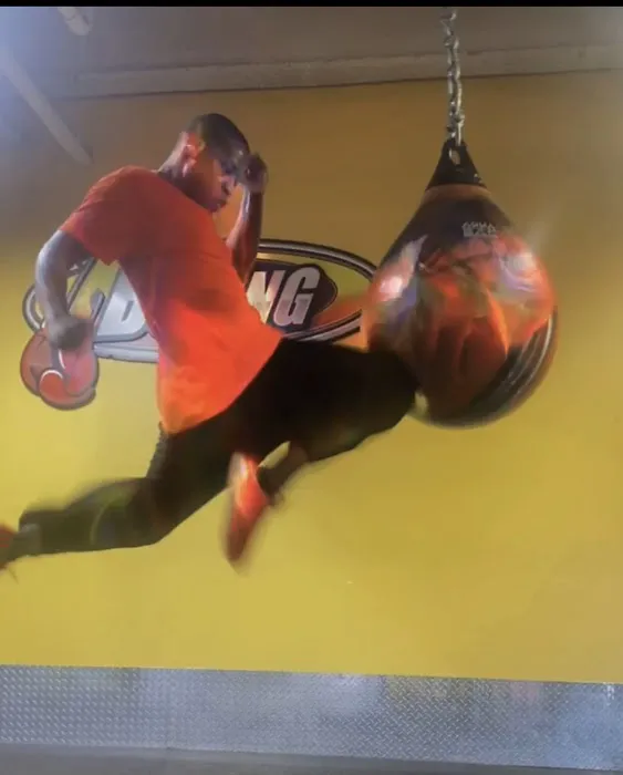 Retro Fitness Picture 8