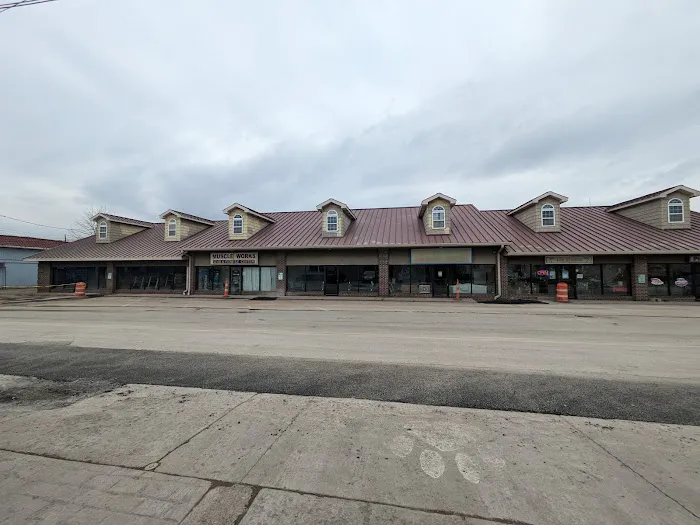 Muscle Works Gym & Fitness Center LLC Picture 1