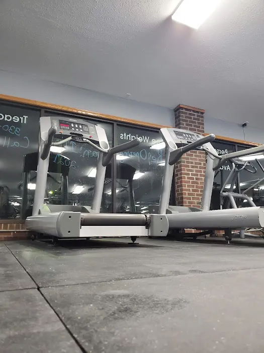 Muscle Works Gym & Fitness Center LLC Picture 4