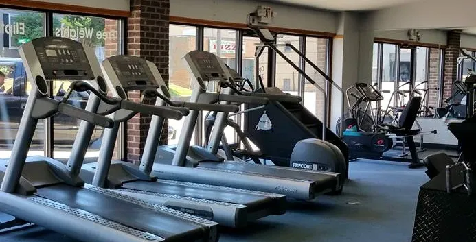 Muscle Works Gym & Fitness Center LLC Picture 5