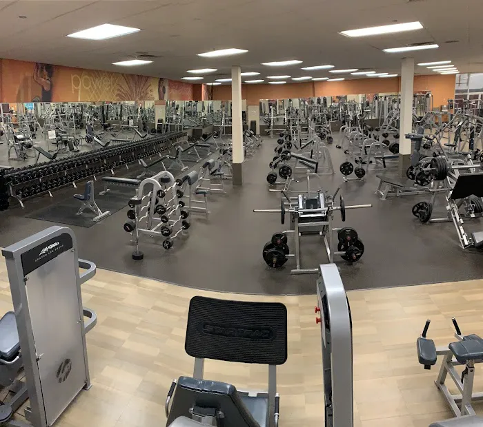 LA Fitness Picture 1
