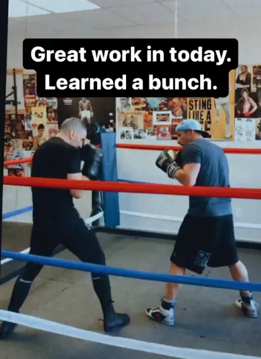 Hands-Up Boxing Picture 1