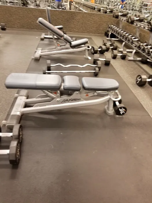 LA Fitness Picture 9