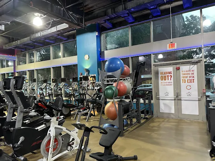 Crunch Fitness - Hoboken Picture 3