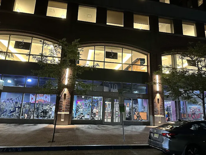 Crunch Fitness - Hoboken Picture 7