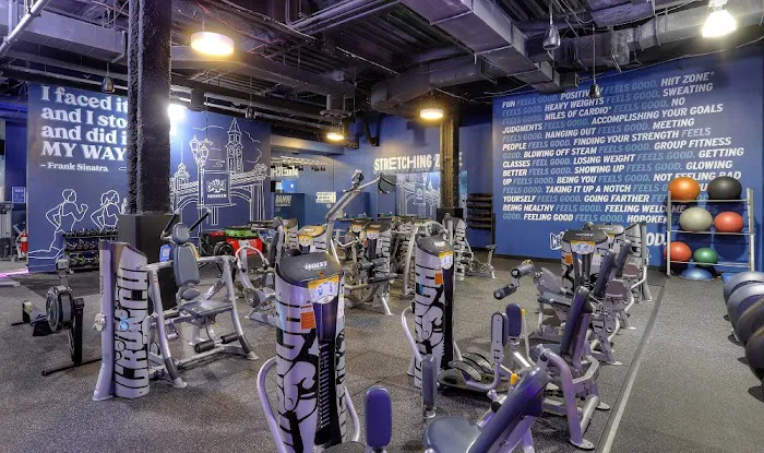 Crunch Fitness - Hoboken Picture 1