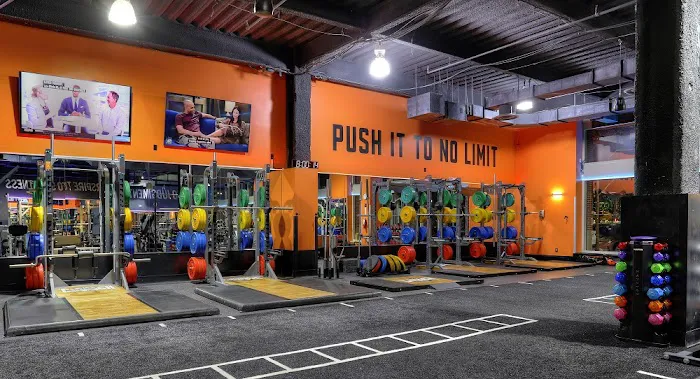 Crunch Fitness - Hoboken Picture 8