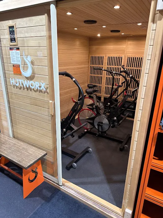 HOTWORX - Robinson Township, PA - Robinson Town Centre Picture 7