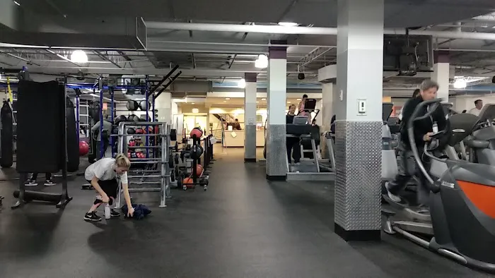 Crunch Fitness - Norwalk Picture 5