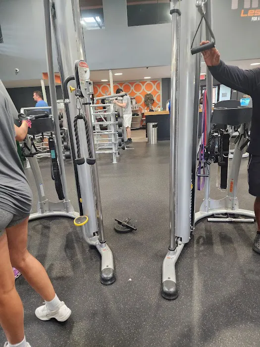 Physique Plus Fitness Center Picture 3