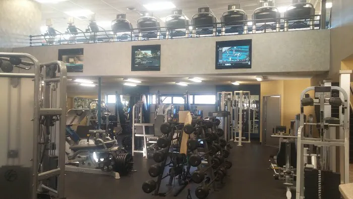 Physique Plus Fitness Center Picture 7