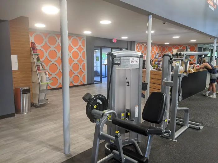 Physique Plus Fitness Center Picture 9