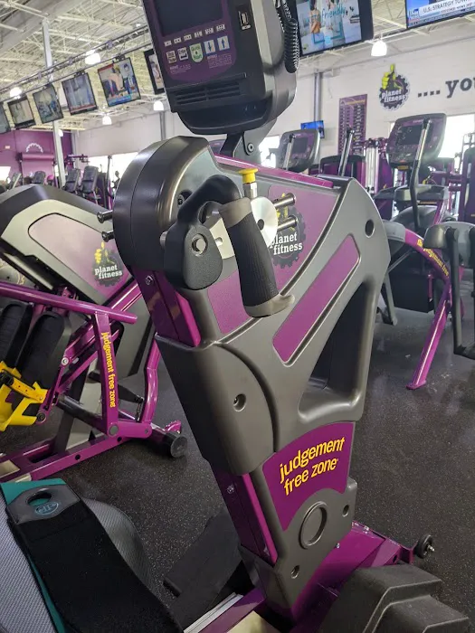 Planet Fitness Picture 1