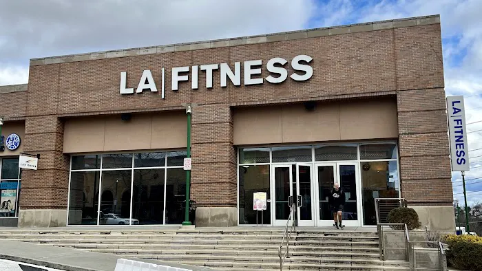 LA Fitness Picture 6