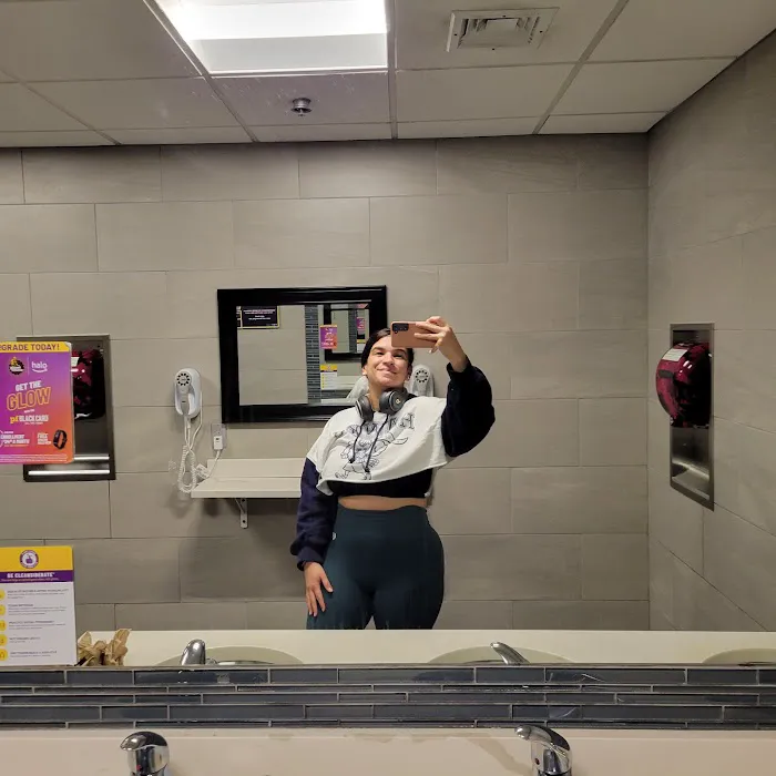 Planet Fitness Picture 9